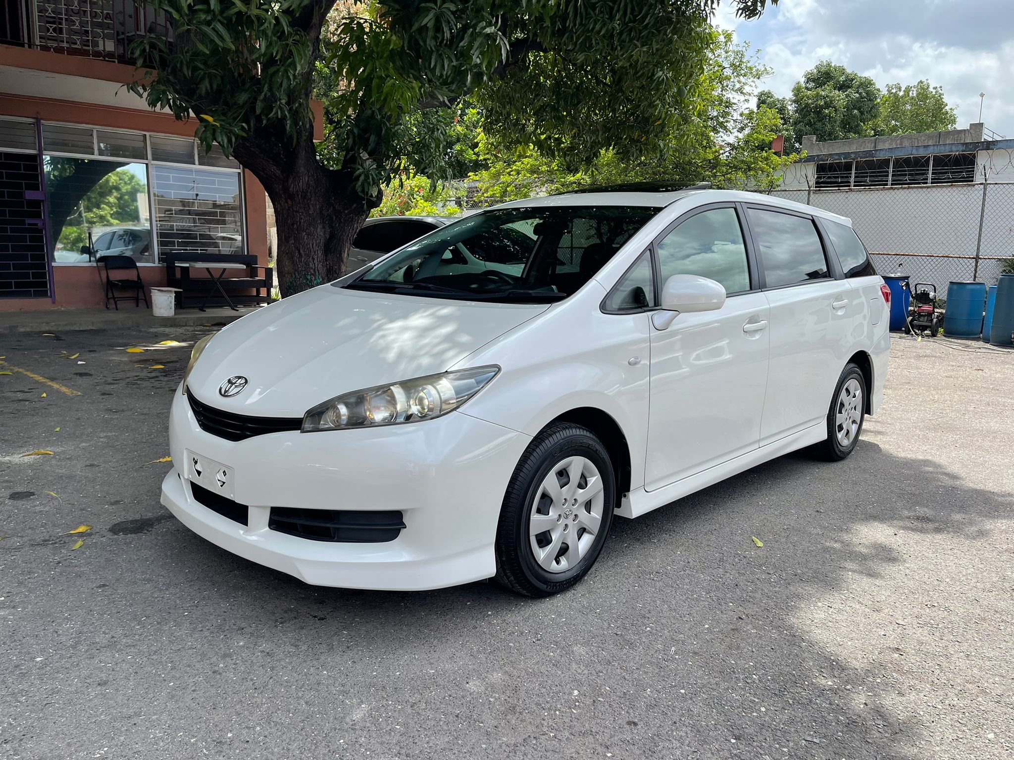 Toyota wish 2012 год